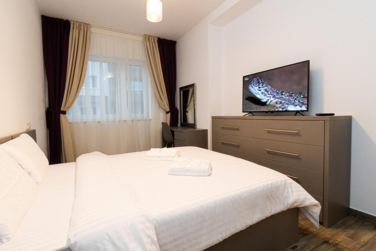 Yan Apartment - Near Mall & Free Private Parking Брашов Экстерьер фото