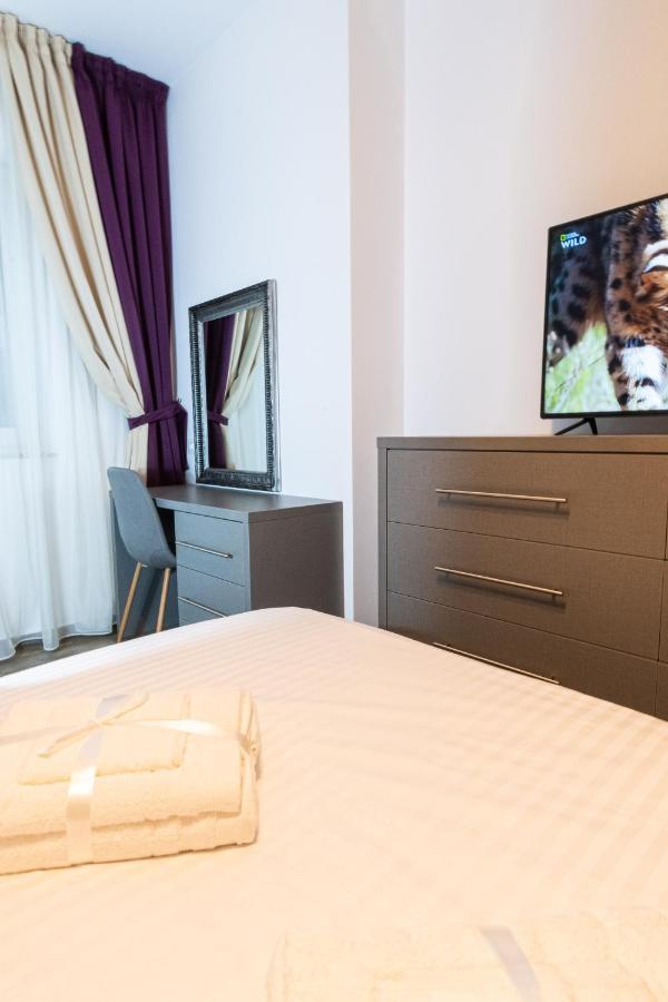Yan Apartment - Near Mall & Free Private Parking Брашов Экстерьер фото