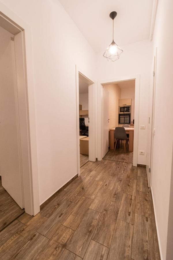 Yan Apartment - Near Mall & Free Private Parking Брашов Экстерьер фото