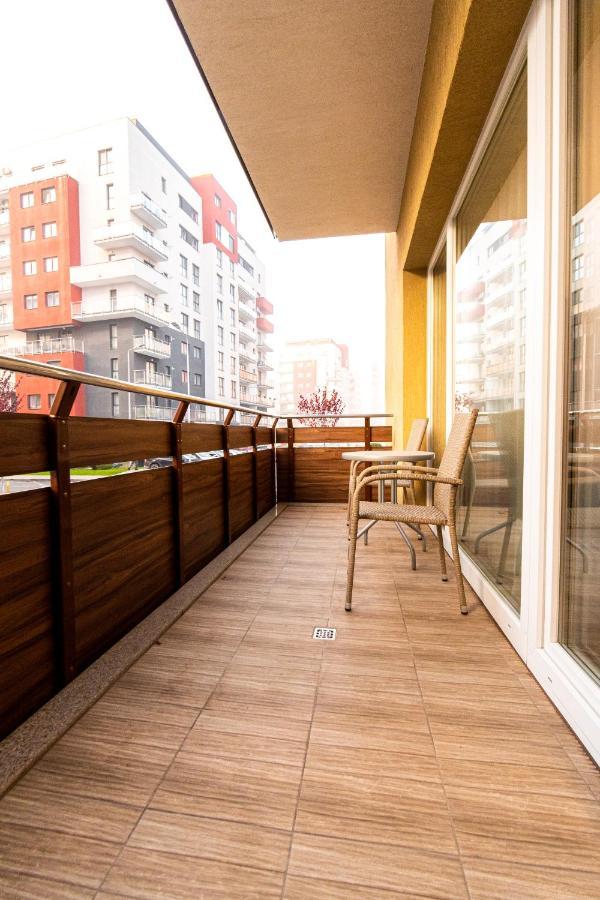 Yan Apartment - Near Mall & Free Private Parking Брашов Экстерьер фото